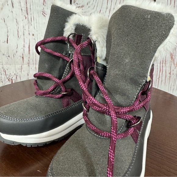 Cat & Jack Purple and Gray Winter Boots with Insulated Design - Picture 6 of 14